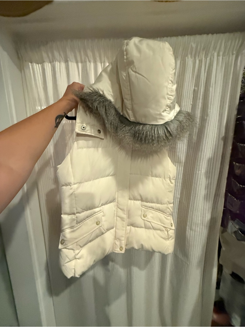 New Talbots Cream Quilted Hooded Puffer Vest with Faux-Fur Trim - Picture 5 of 7